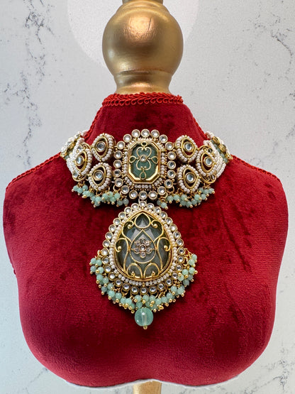 Traditional Kundan Necklace Set with Tikka