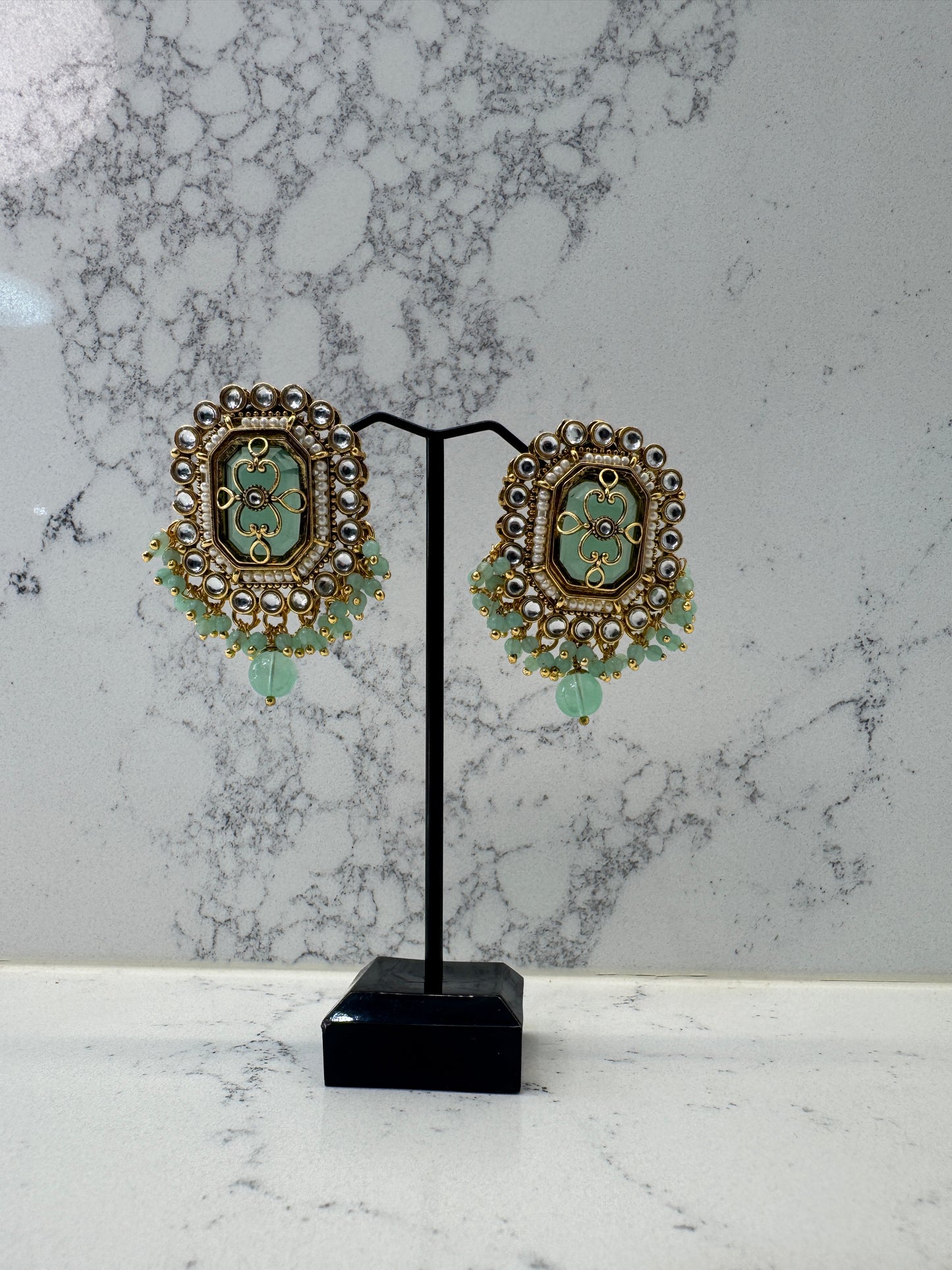 Traditional Kundan Necklace Set with Tikka