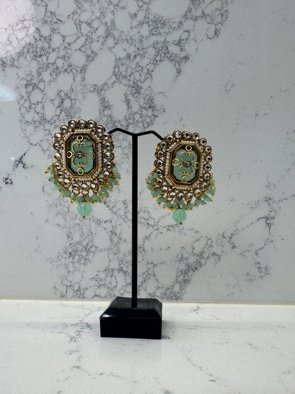 Traditional Kundan Necklace Set with Tikka